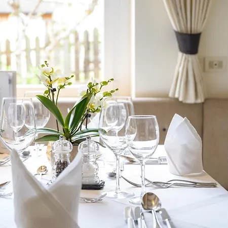 Glanzhof & Hotel 4*